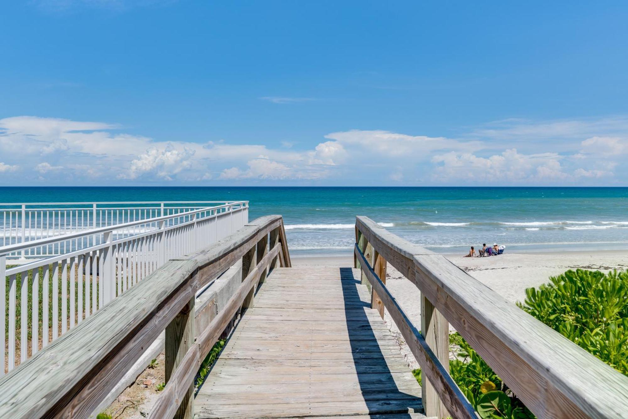 Paradise Beach Club - Oceanfront And Penthouse Satellite Beach Exterior foto