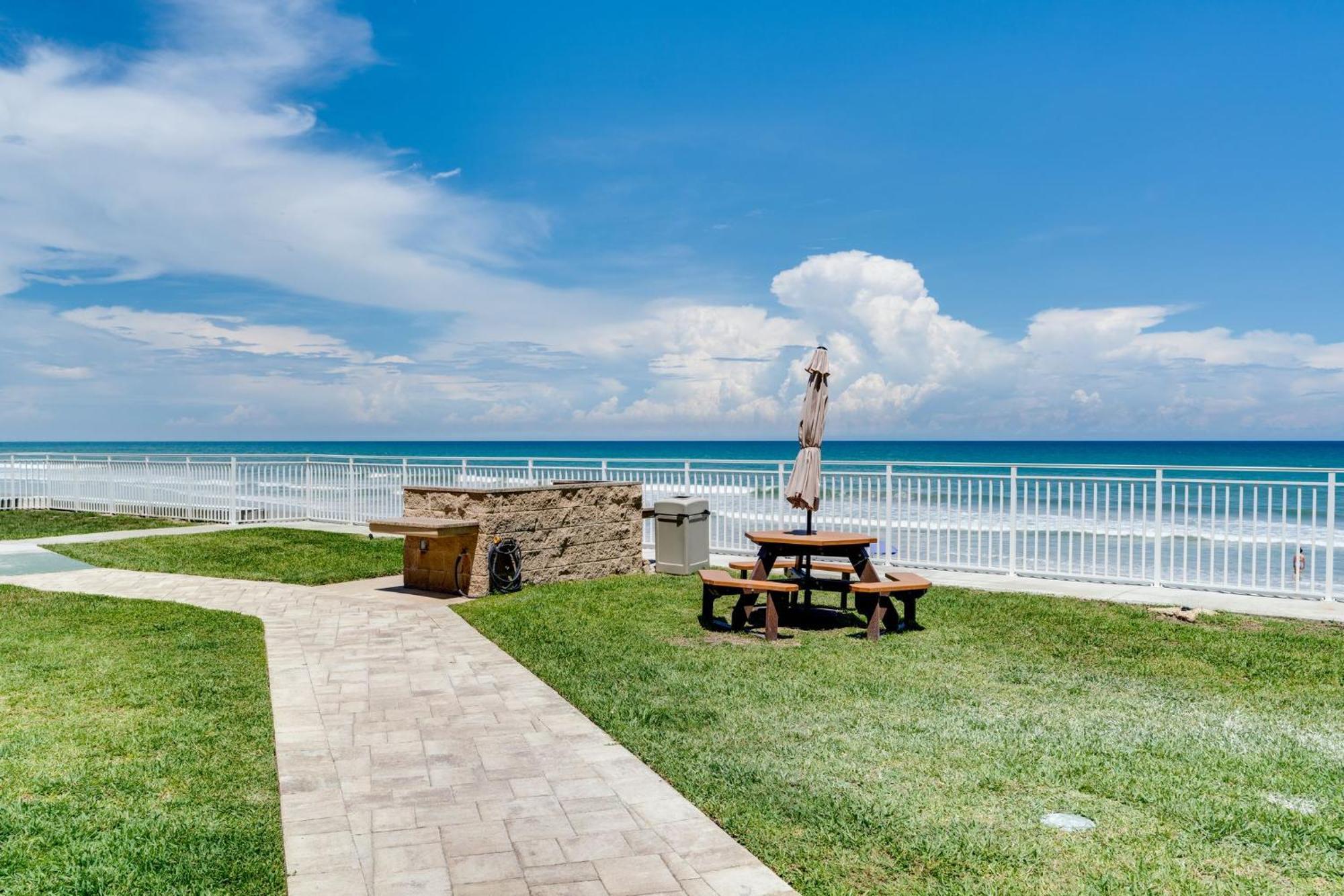 Paradise Beach Club - Oceanfront And Penthouse Satellite Beach Exterior foto